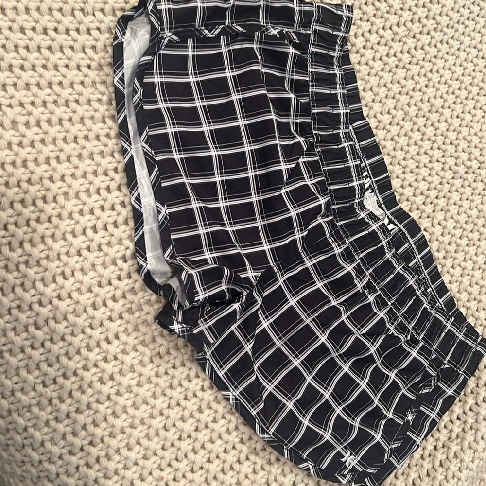 Hurley shorts 2inch XL black white plaid